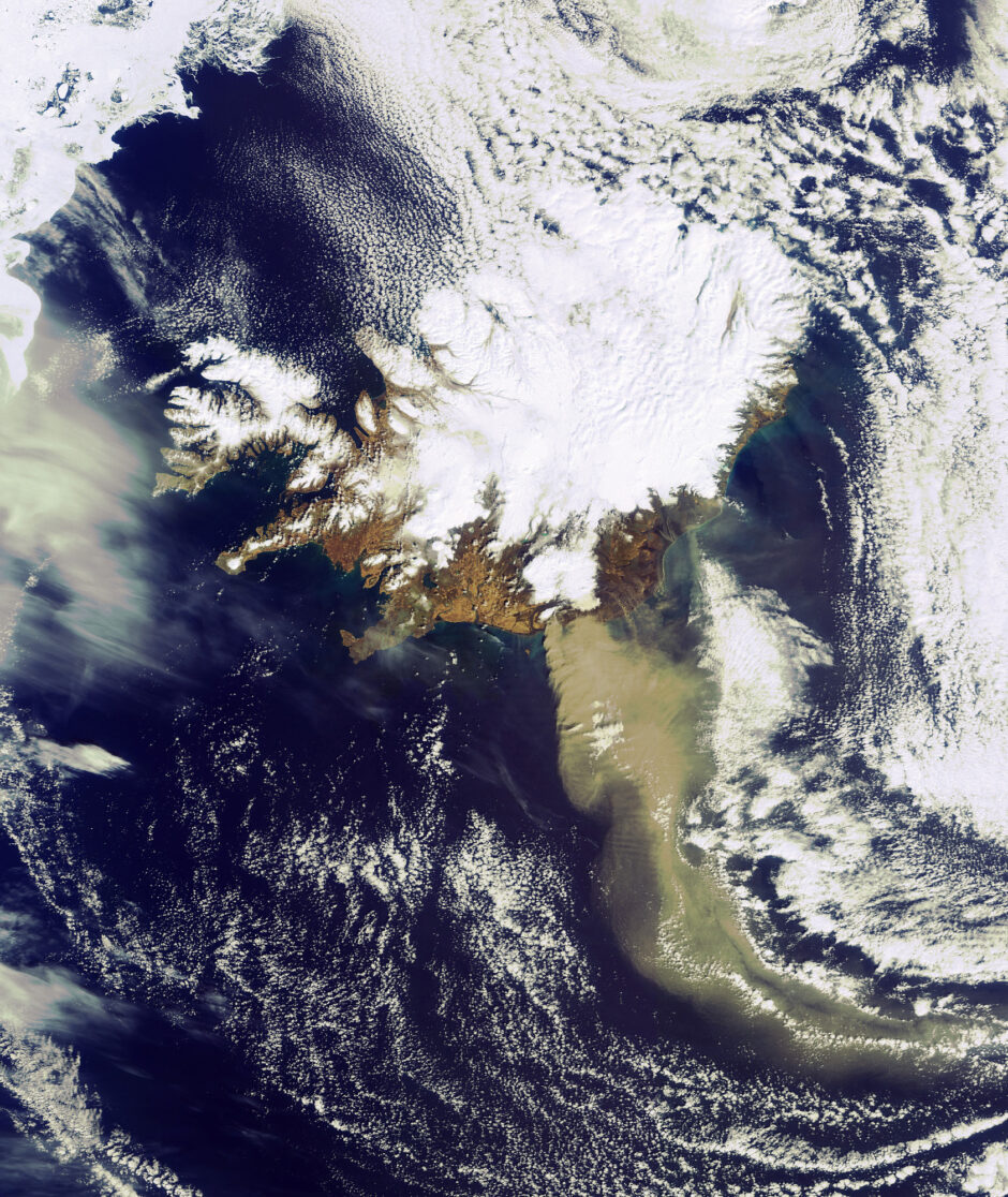 Plume of ash from the Eyjafjallajoekull Volcano